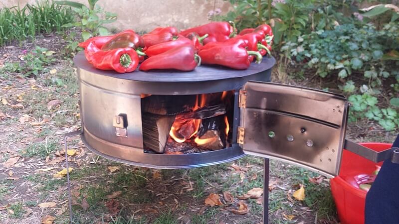 Ako želite da i vaša kuhinja uskoro zamiriše po ajvaru, bacite se na posao jer donosimo recept za originalni makedonski ajvar