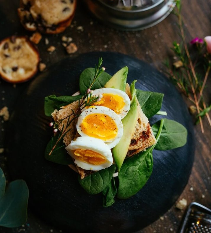 Nutricionistica Martina Linarić za naše čitatelje je pripremila primjer jelovnika kakav su jeli kandidati showa „Život na vagi“ , a s kojim se i vi možete inspirirati