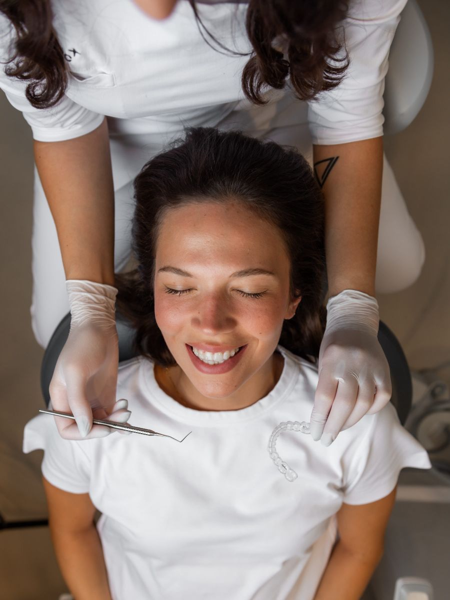 Uz Invisalign® - gotovo nevidljiv aparatić za ispravljanje zuba - vaš put prema savršenom osmijehu nikad nije bio lakši