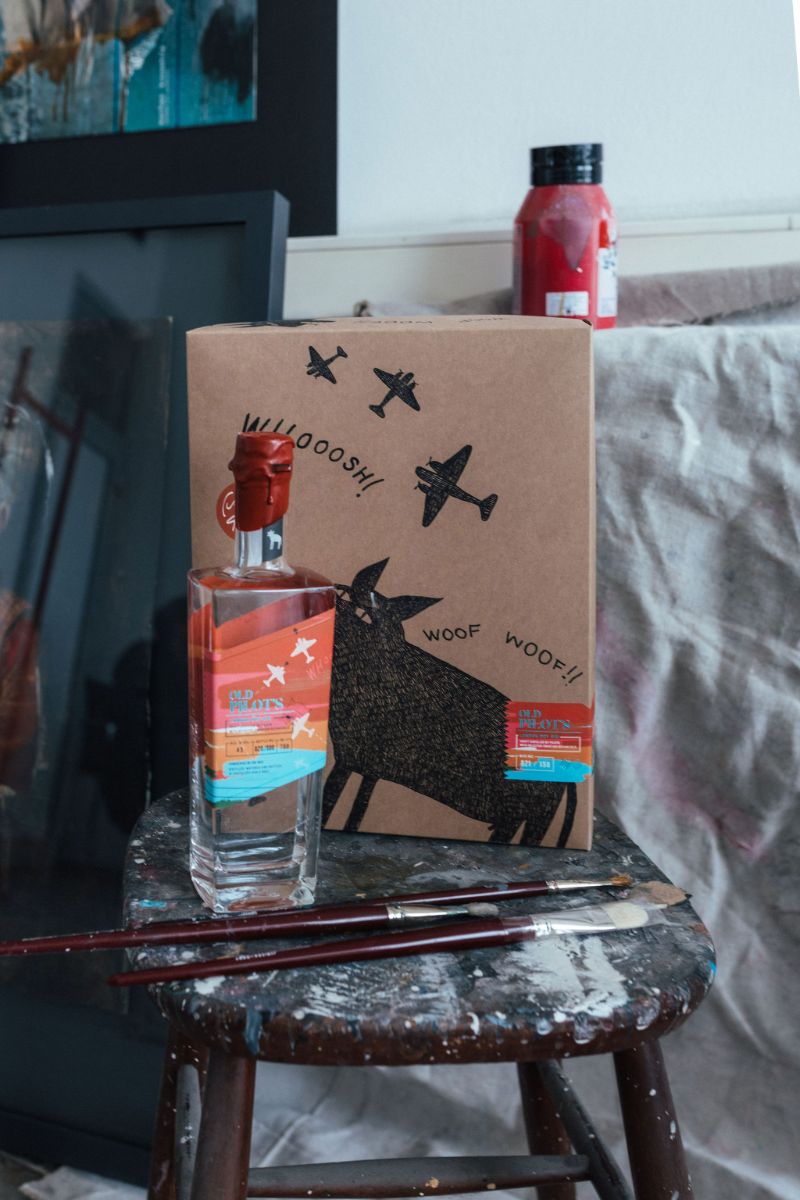 Za svaku prodanu bocu Art Edition 2024, Old Pilot’s Gin donira 5 eura udruzi Indigo za zaštitu životinja, osiguravajući podršku životinjama