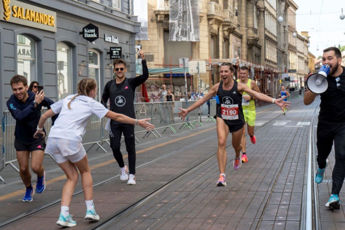 Premda joj je termin poroda sami početak 2025. godine, Ana Mitrović, 28-godišnja Đakovčanka kojoj je Zagreb zadnjih devet godina dom, svakodnevno trči