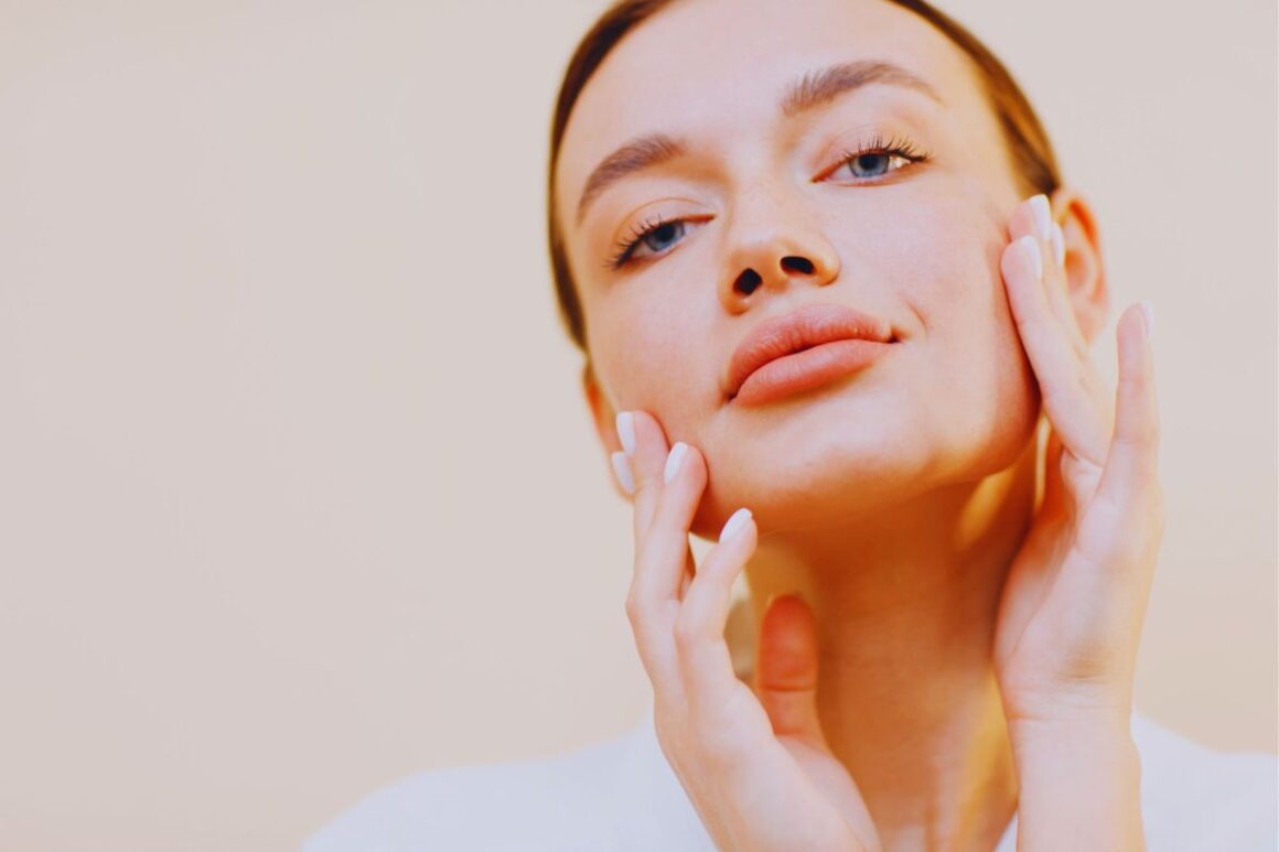 Saznajte kako prirodnim vježbama za lice možete ublažiti marionetske bore i osvježiti izgled u samo nekoliko minuta dnevno