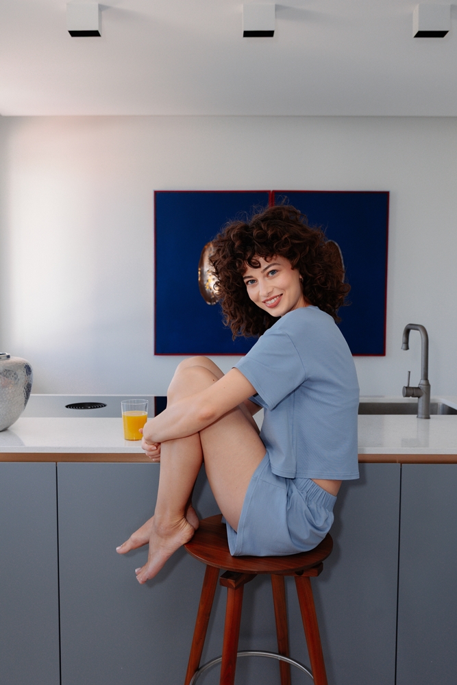 MIAMIA je nastala iz potrebe za ravnotežom – između udobnog i elegantnog, svakodnevnog i posebnog, nosivog i dugotrajnog.