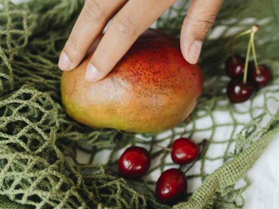 Mango može biti zdrava grickalica za žene u postmenopauzi. Otkrijte koje sve benefite za žensko zdravlje krije ovo tropsko voće!