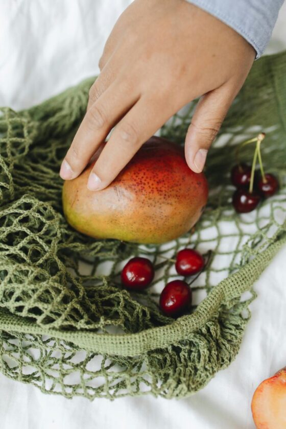 Mango može biti zdrava grickalica za žene u postmenopauzi. Otkrijte koje sve benefite za žensko zdravlje krije ovo tropsko voće!