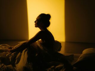 Meditacija za bolji san pomaže u opuštanju, smanjuje stres i potiče san. Otkrijte 3 najučinkovitije vrste meditacije za miran san!