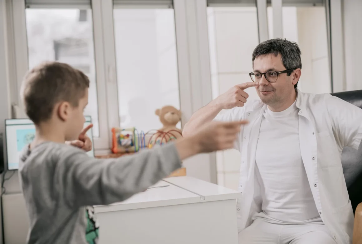 Dr. Tomislav Gojmerac istaknuti je pedijatar i dječji neurolog s više od dva desetljeća iskustva u radu s djecom i mladima