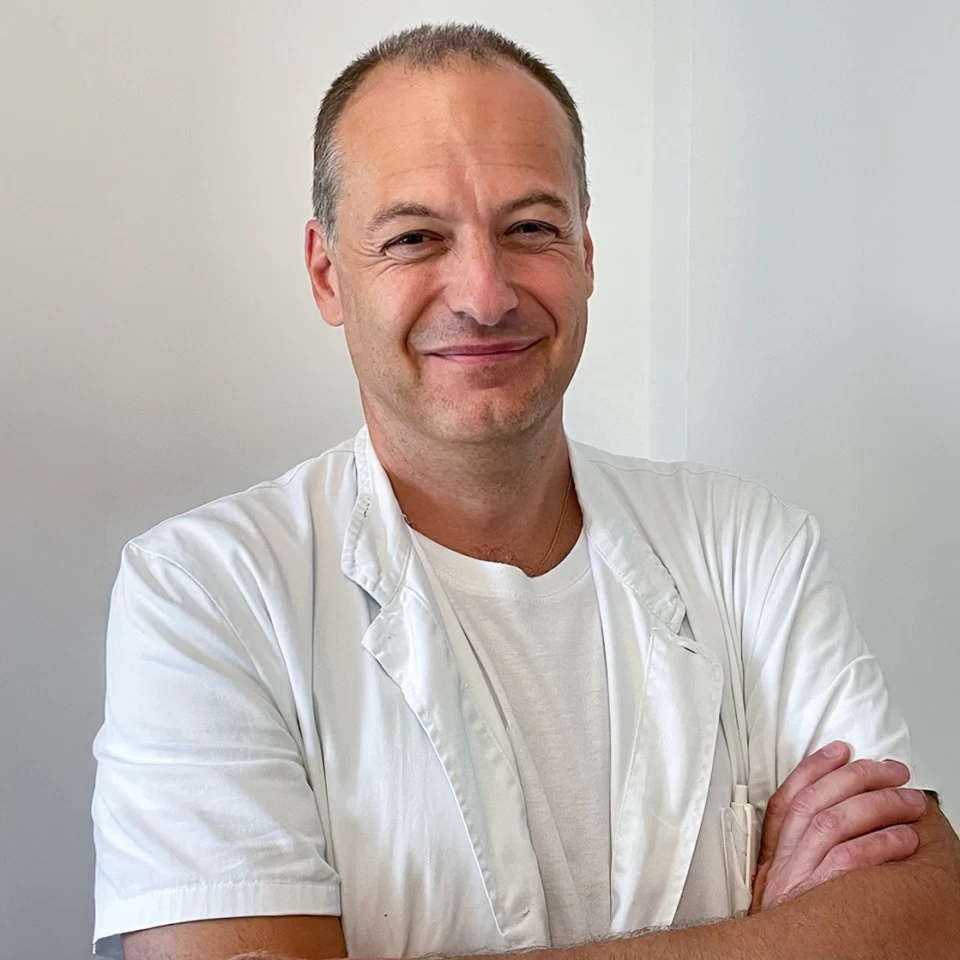 Dr. Tomislav Gojmerac istaknuti je pedijatar i dječji neurolog s više od dva desetljeća iskustva u radu s djecom i mladima