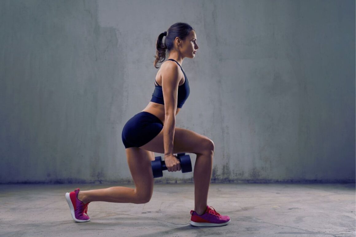 Jutarnja rutina za oblikovanje gluteusa i snažne noge: 7 učinkovitih vježbi koje možeš raditi kod kuće, bez opreme i gubitka vremena.