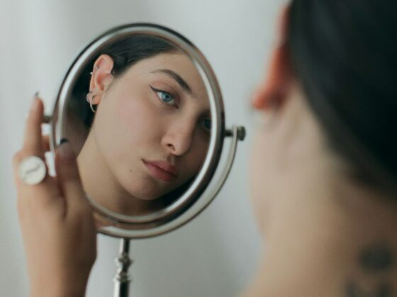 Želite jače samopouzdanje i stabilnije samopoštovanje? Isprobajte 5 jednostavnih, ali moćnih praksi koje stručnjaci preporučuju.