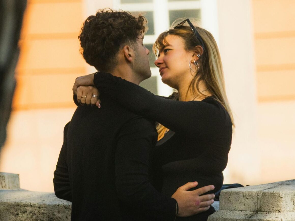 Ne možete promijeniti prošlost svog partnera, ma koliko ga voljeli. Stručnjaci objašnjavaju zašto „liječenje“ partnera često ne uspijeva.