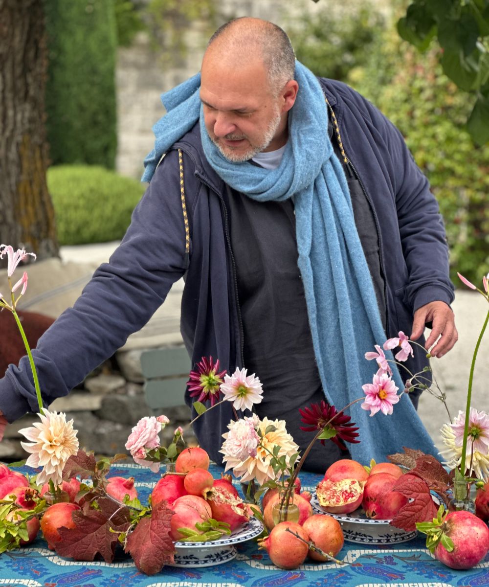Jedan od najpopularnijih hrvatskih umjetnika i dizajnera Saša Šekoranja godinu na izmaku završio je sretan i ponosan na svoju izložbu.