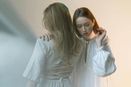 Prepoznajte toksične prijatelje uz teoriju 'police prijateljstva', otkrijte tko vam crpi energiju i postavite granice bez drame.