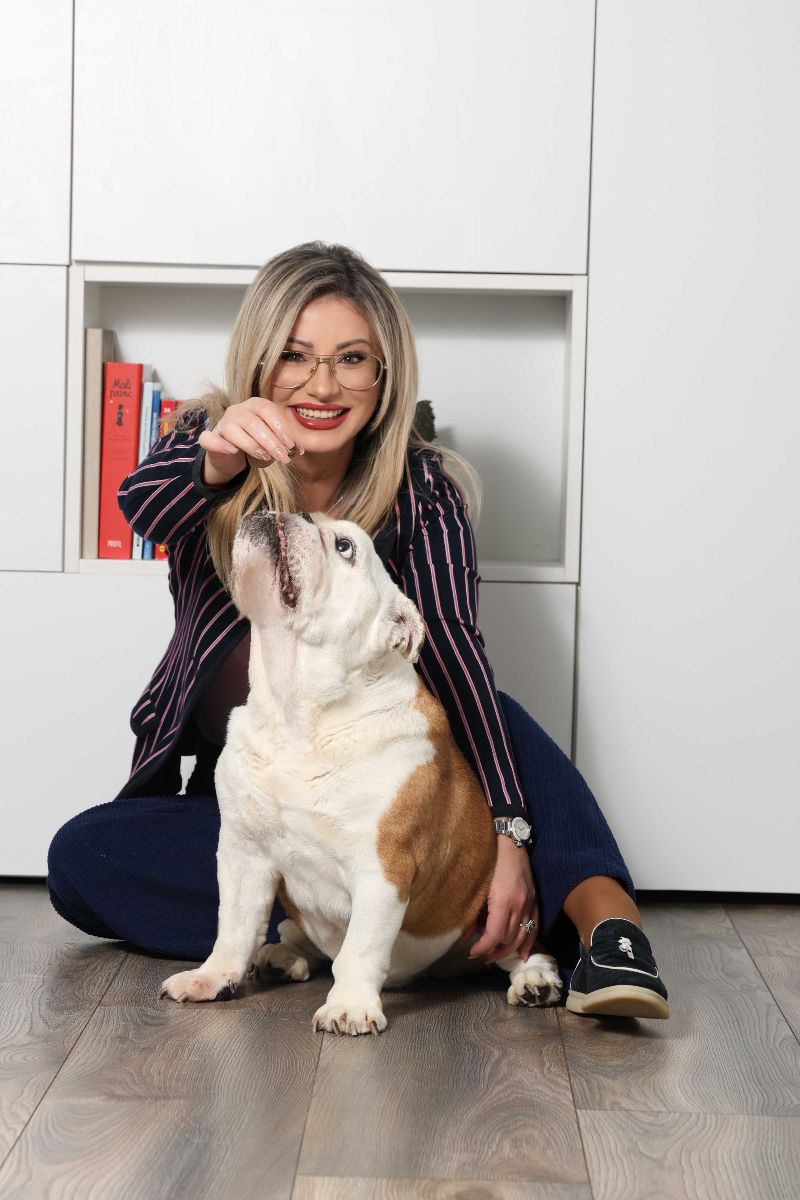 U svijetu u kojem se savršenstvo prodaje kao norma, a ranjivost kao slabost, Barbara Udovičić odabrala je suprotan smjer – onaj autentičnosti, istine i emocionalne hrabrosti.