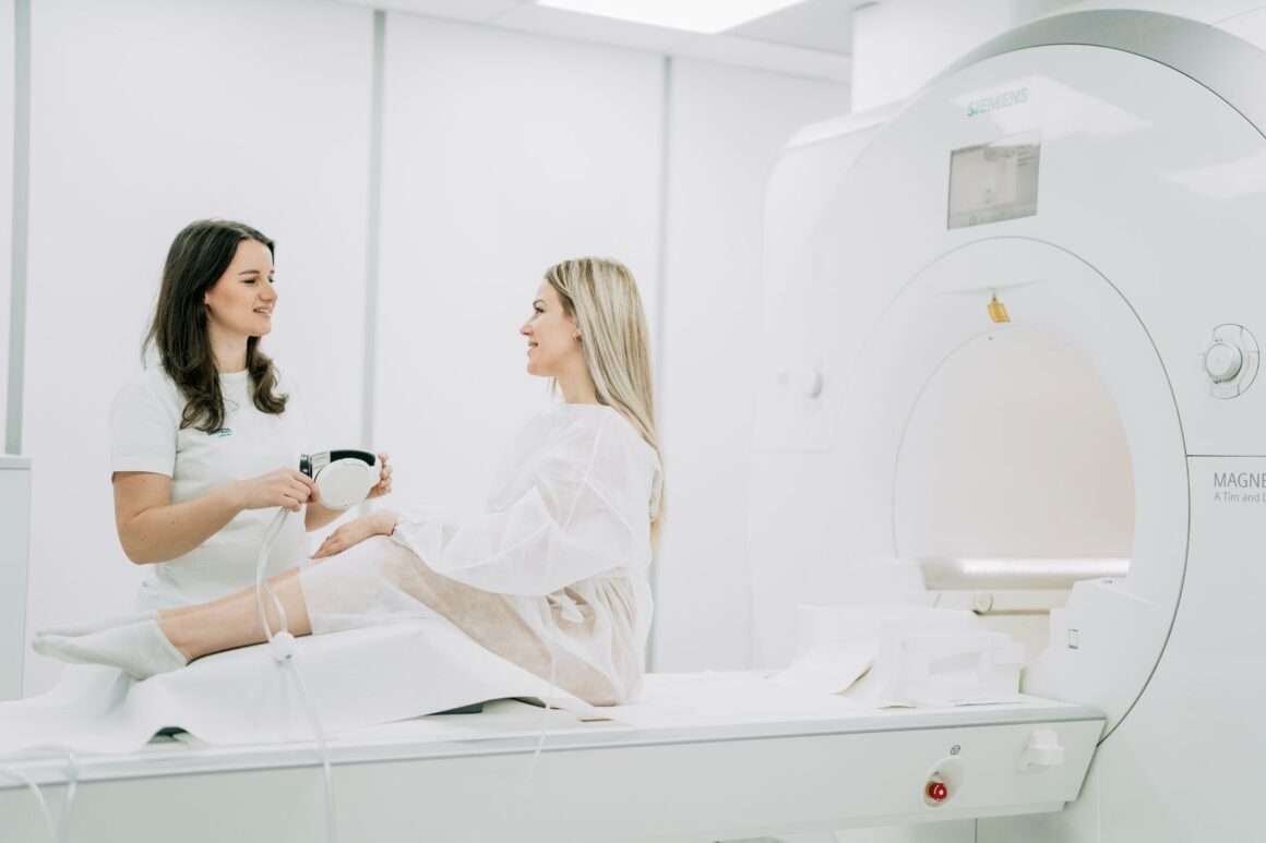 Pacijentica prije pregleda magnetskom rezonancom u Poliklinici Sinteza