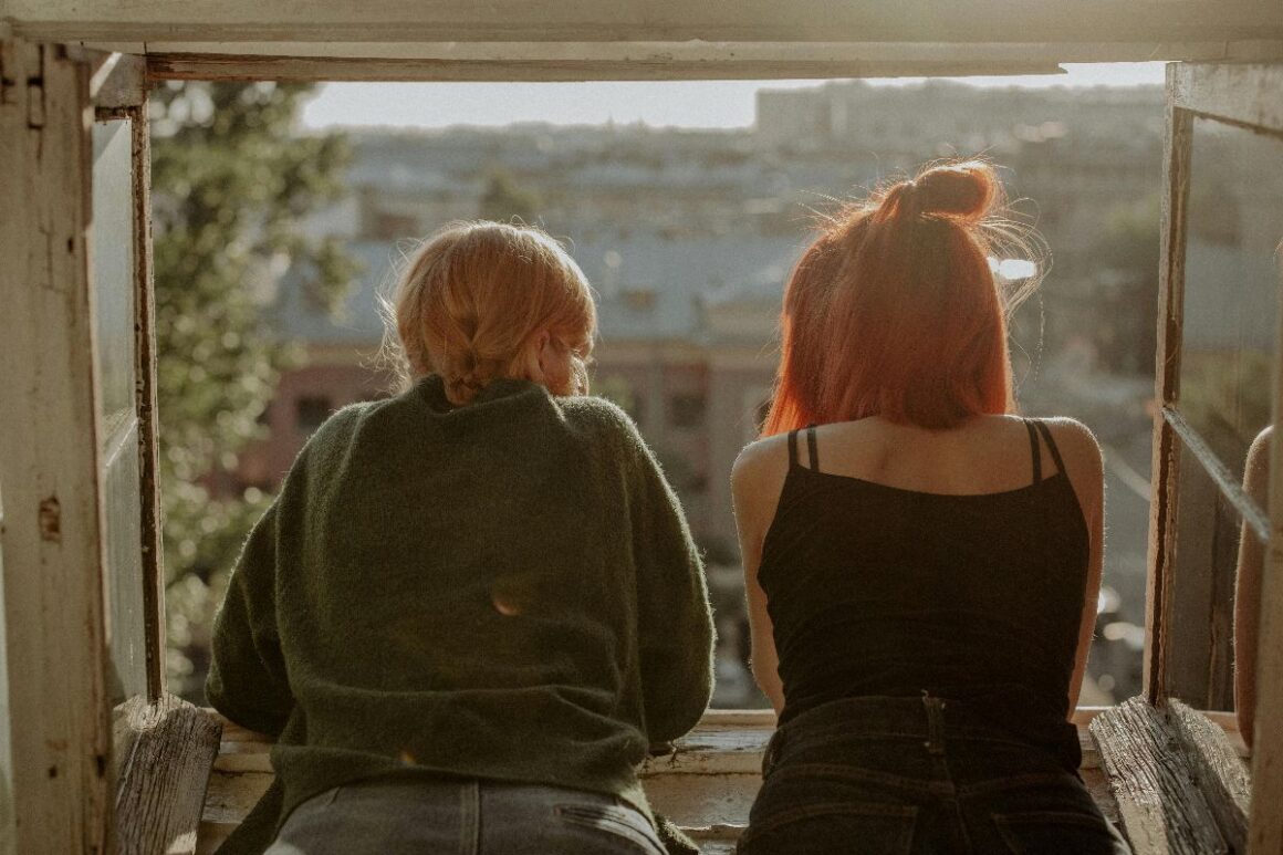 Pitate se kako pomoći prijateljici koja je u toksičnoj vezi? Otkrijte kako joj pristupiti, što reći i kako ostati sigurna podrška.